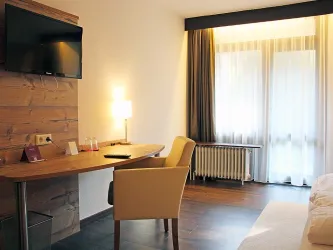 Tisch mit Stuhl
