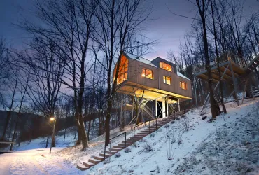 Baumwipfelhaus im Winter (© Jugendstilhotel Trifels, Fotograph Iversen)