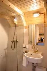 Hexenhäuschen Badezimmer (© Jugendstilhotel Trifels, Fotograph Iversen)