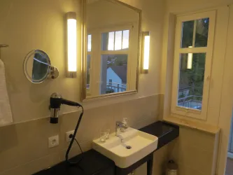 Badezimmer (© Jugendstilhotel Trifels)