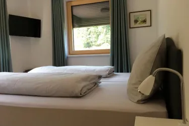 Schlafzimmer-suedwest (© Jugendstilhotel Trifels)