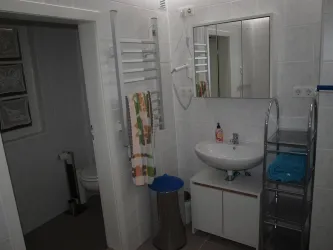 Badezimmer mit Waschbecken (© Siegbert Martel)