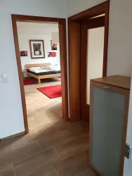 Blick ins Schlafzimmer (© Klaus Tscheres)