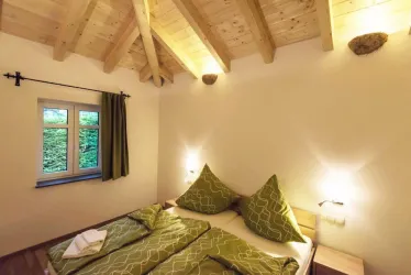 Doppelbett-Schlafzimmer