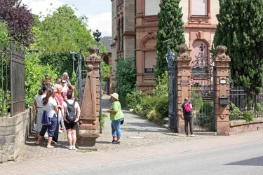 Vor der Villa Ullrich