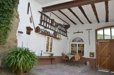 Innenhof mit überdachtem Freisitz