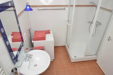 Bad mit Dusche / WC