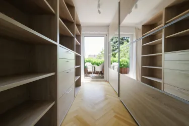 Richtung Balkon