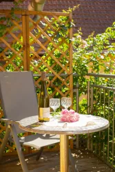 Balkon mit Sitzmöglichkeiten