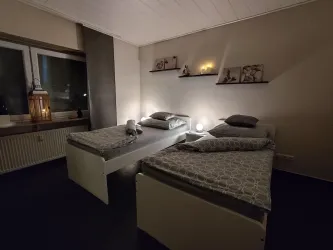 Schlafzimmer Links