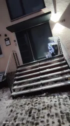 Hausansicht mit Eingangsbereich