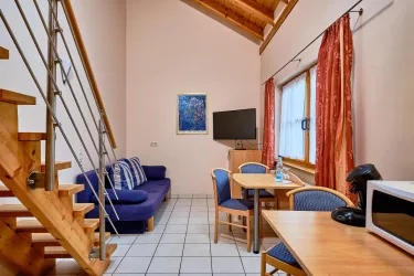 180413-125820-XT2A3837-1-zimmer--2400