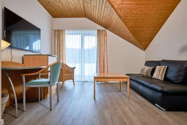 180412-162652-XT2A3612-1-zimmer--2400