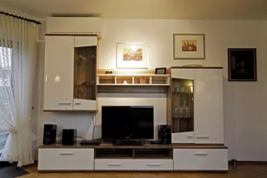 Wohnwand mit TV