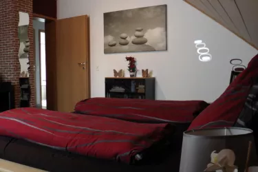 Großes Schlafzimmer 1 (© Claudia Noll)