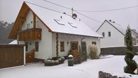 Außenansicht im Schnee (© Claudia Noll)