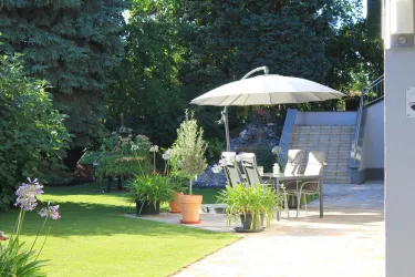 Die Terrasse der Wohlfühl-Fewo (© Simone Te-Strote)