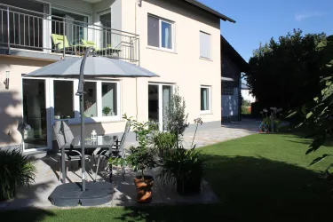 Die Terrasse der Wohlfühl-Fewo (© Simone Te-Strote)