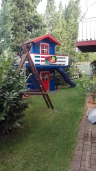 Garten mit Kinderspielbereich