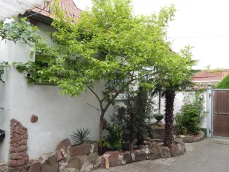 Mediteraner Innenhof (© B. Lechner_Happy Family)