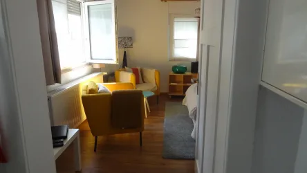 vom Flur ins Wohnzimmer