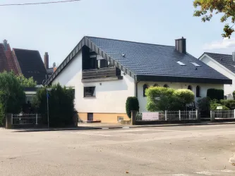 EFH in der die schöne Souterrain FeWo liegt