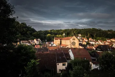 Otterberg mit der Abteikirche (© Timo Volz)