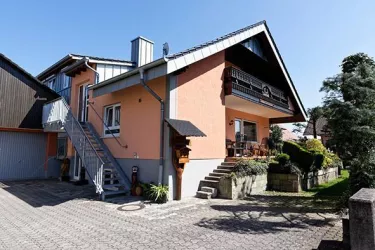 Außenansicht mit Aufgang Ferienwohnung