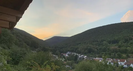 Ein weiterer Blick vom Balkon ins Tal