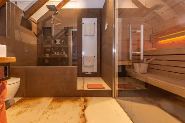 Bad mit Sauna im OG (© GG Kübler + Kübler GbR)