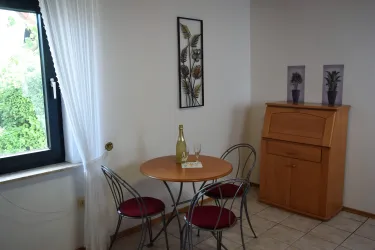 Tisch u. Sekretär