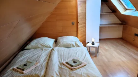 Schlafzimmer 4 mit begehbarem Schrank