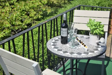 Balkon mit Blick in den Garten