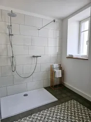 Bad- Dusche