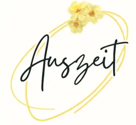 Eine stilvolle Darstellung des Wortes "Auszeit" mit gelben Blumen. Der Hintergrund ist schlicht und betont die entspannende Atmosphäre.