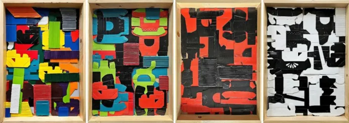 Eine abstrakte Anordnung von bunten, geometrischen Formen in Holzrahmen. Die Farben umfassen Blau, Rot, Schwarz, Grün und mehr, die kreativ kombiniert sind.