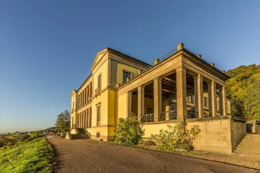 Villa Ludwigshöhe mit Sonne (© Verein SÜW Edenkoben, T. Kujat)