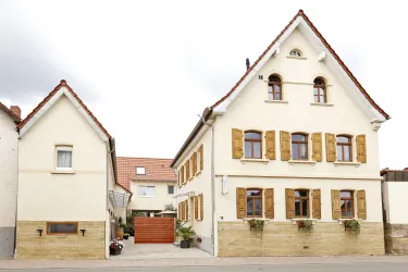 Hotel Straßenansicht (© Vinotel Weinstrasse)