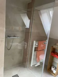 Neues Bad im Appartement, niedriger Duscheinstieg