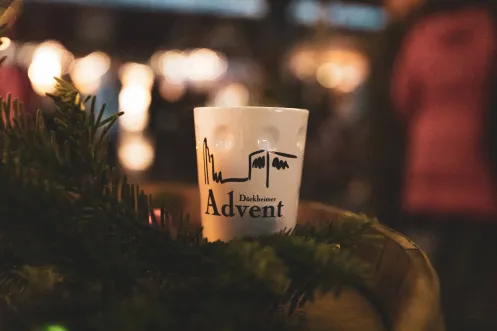 Dubbetasse mit dem Aufdruck "Dürkheimer Advent"