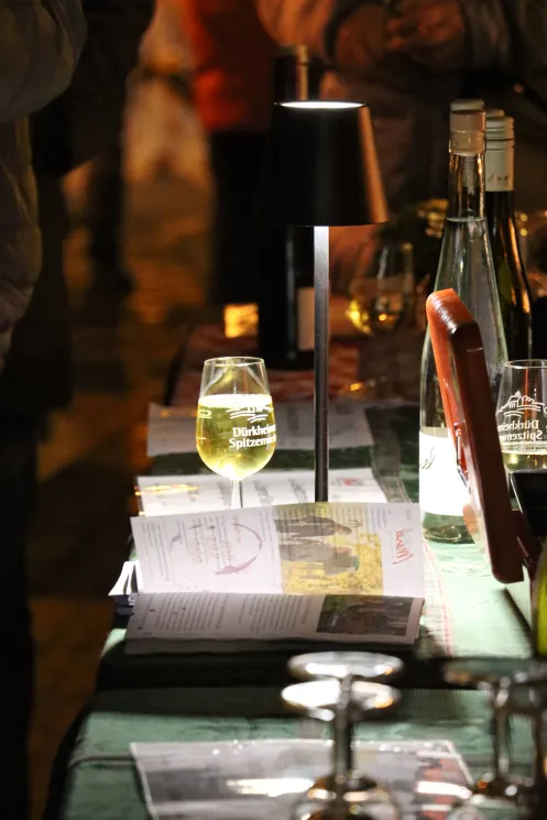 Weinprobe mit stimmungsvoller Atmosphäre
