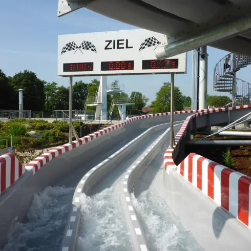 Ziel und Zeittafel Rutsche (© Verbandsgemeinde Bellheim)