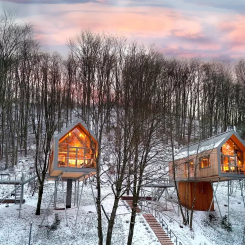 Baumwipfelhäuser Winter (© Jugendstilhotel Trifels, Fotograph Iversen) Baumwipfelhäuser Winter (© Jugendstilhotel Trifels, Fotograph Iversen)