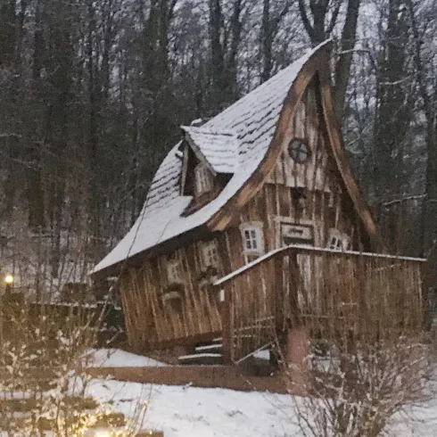 Hexenhaus-Schnee (© Jugendstilhotel Trifels)