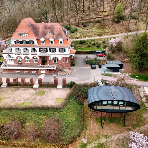 Hausansicht mit Oval Office- (© Jugendstilhotel, Fotograph Iversen) Hausansicht mit Oval Office- (© Jugendstilhotel, Fotograph Iversen)