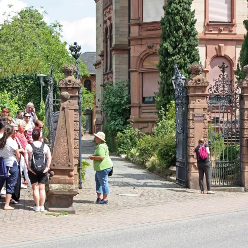 Vor der Villa Ullrich