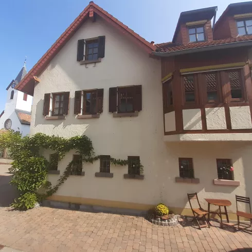 Außenansicht Eingangsbereich (© Carcereri-Dhom) Außenansicht Eingangsbereich (© Carcereri-Dhom)