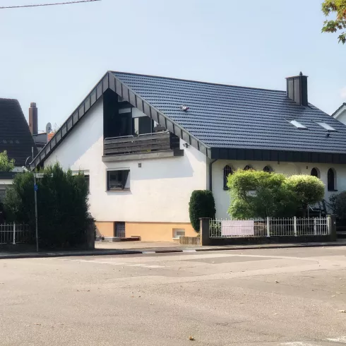 EFH in der die schöne Souterrain FeWo liegt EFH in der die schöne Souterrain FeWo liegt
