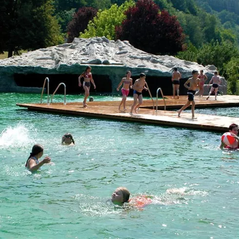 Nichschwimmerbereich mit Grotte (© Gross/ Rockenhausen)