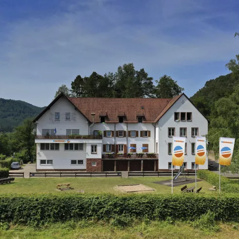Außenansicht (© DieJugendherbergen.de) Außenansicht (© DieJugendherbergen.de)